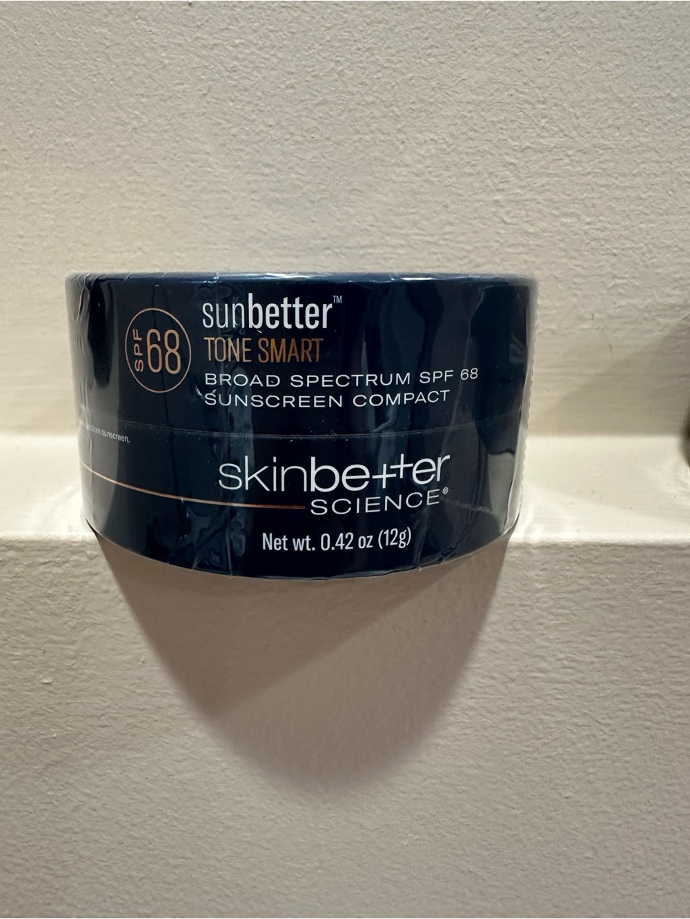Skinbetter Science Sunbetter Tone Smart SPF 68 Sunscreen Compact - Dark Blue